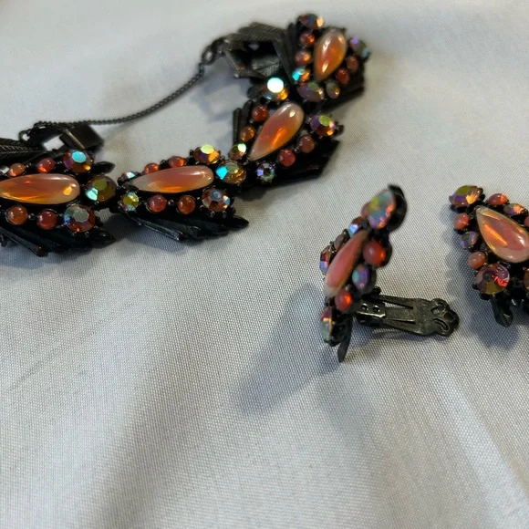 Vintage 60’s Black and Orange Statement Bracelet - Picture 3 of 5